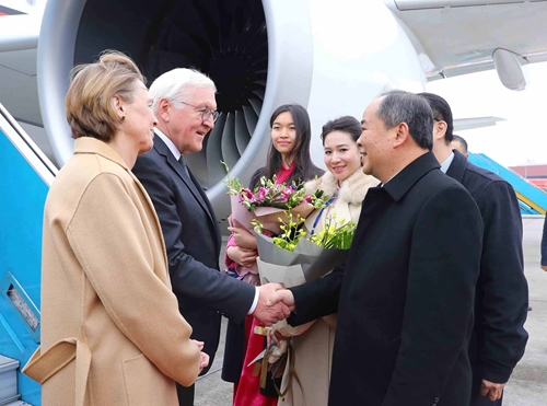Tổng thống CHLB Đức đến Hà Nội, bắt đầu chuyến thăm cấp Nhà nước tới Việt Nam