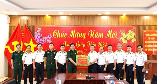 Quân ủy Trung ương, Bộ Quốc phòng thăm, tặng quà tại Bộ Tư lệnh Vùng 2 Hải quân