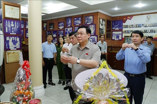 Chủ tịch Quốc hội Vương Đình Huệ tưởng nhớ cố Chủ tịch Quốc hội Nguyễn Hữu Thọ