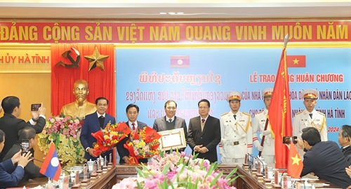 Trao nhiều phần thưởng cao quý của Nhà nước Lào cho các cá nhân, tập thể tỉnh Hà Tĩnh