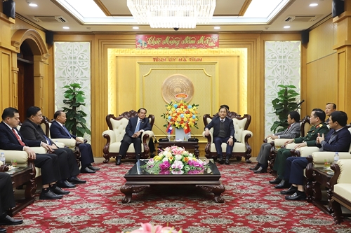 Lãnh đạo tỉnh Khăm Muồn chúc tết Đảng bộ, chính quyền và Nhân dân Hà Tĩnh