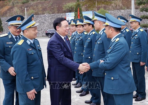 Chủ tịch Quốc hội chúc Tết, tặng quà hộ chính sách, Trung đoàn Không quân 921