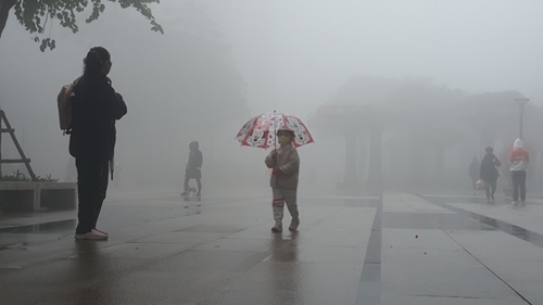 Chuyên gia lý giải hiện tượng sương mù dày đặc tại Hà Nội vào sáng 2 2