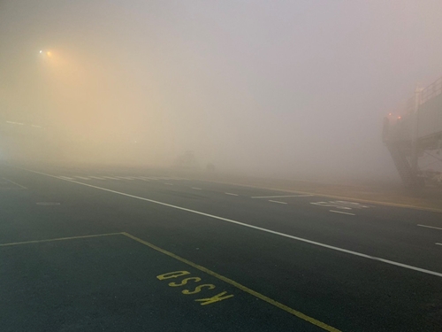 Nhiều chuyến bay bị ảnh hưởng do sương mù dày đặc tại sân bay Nội Bài