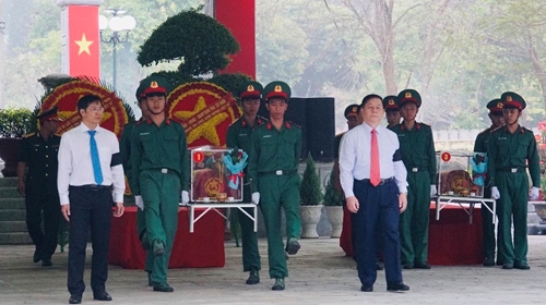 Đồng chí Nguyễn Trọng Nghĩa dự Lễ truy điệu, an táng hài cốt liệt sĩ và tặng quà gia đình chính sách tại Tây Ninh
