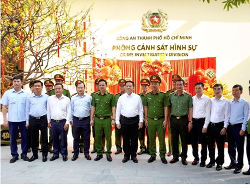 Đồng chí Nguyễn Trọng Nghĩa thăm, chúc Tết lực lượng Cảnh sát hình sự TP Hồ Chí Minh