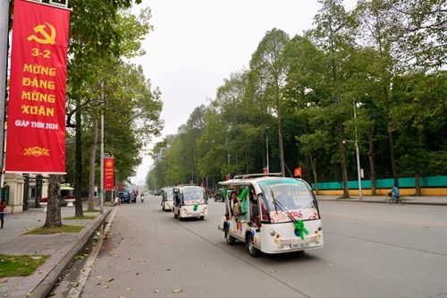 Khai trương tuyến xe điện kết nối Hoàng thành Thăng Long và phố cổ Hà Nội