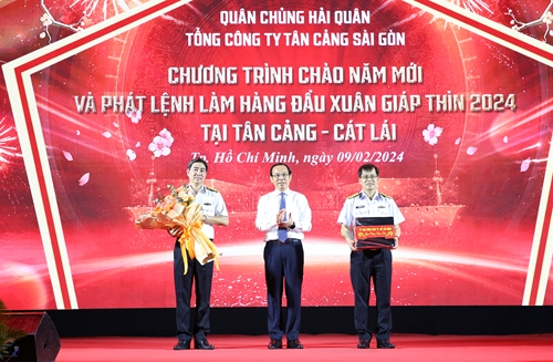 Tổng công ty Tân cảng Sài Gòn tổ chức phát lệnh làm hàng đầu xuân Giáp Thìn 2024