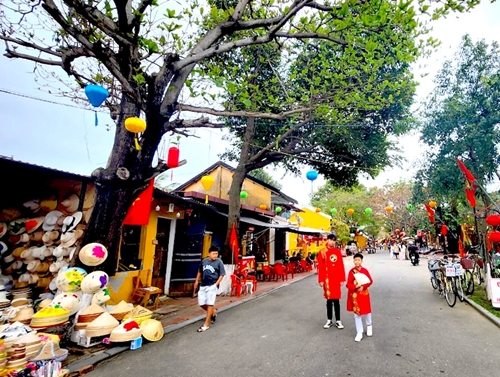 Lượng du khách thăm quan tại Quảng Nam dịp tết Giáp Thìn tăng 35