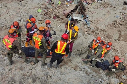 Số người thiệt mạng vì lở đất ở Philippines lên tới 90 người