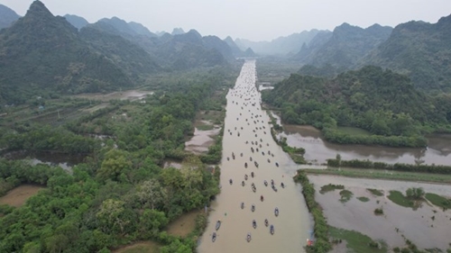 Kiểm soát chặt hoạt động hơn 4 000 chiếc đò, thuyền tại chùa Hương