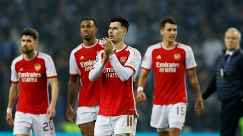 Lượt đi vòng 1 8 Cúp C1 châu Âu Arsenal thua đau phút bù giờ