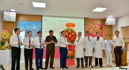 Đồng chí Nguyễn Trọng Nghĩa thăm, chúc mừng Bệnh viện Từ Dũ và Viện Pasteur TP Hồ Chí Minh