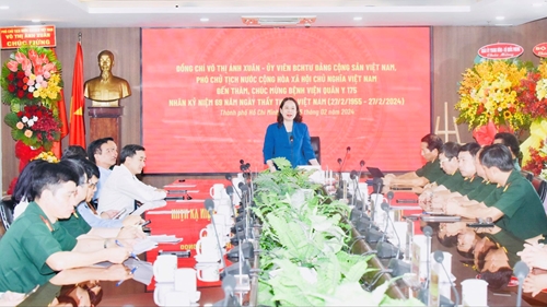 Phó Chủ tịch nước Võ Thị Ánh Xuân thăm, chúc mừng các đơn vị y tế tại TP Hồ Chí Minh