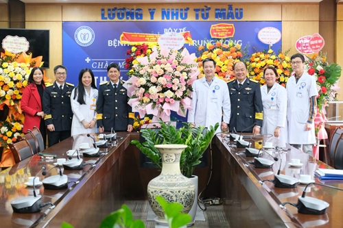 Vùng 4 Hải quân thăm, chúc mừng các bệnh viện, cơ sở y tế nhân Ngày Thầy thuốc Việt Nam
