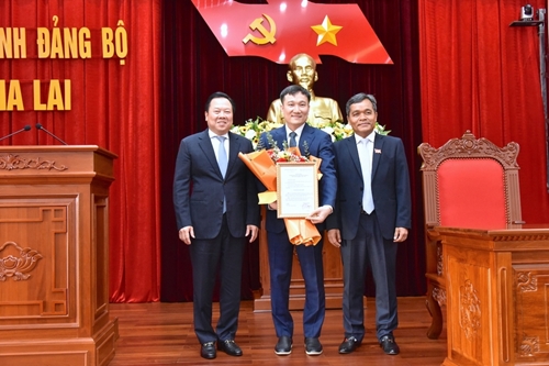 Phê chuẩn Phó Chủ tịch UBND tỉnh Gia Lai và Quảng Bình