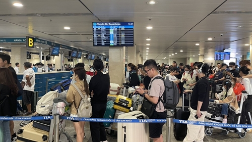 Hơn 3,8 triệu khách đến Cảng hàng không quốc tế Tân Sơn Nhất dịp Tết 2024