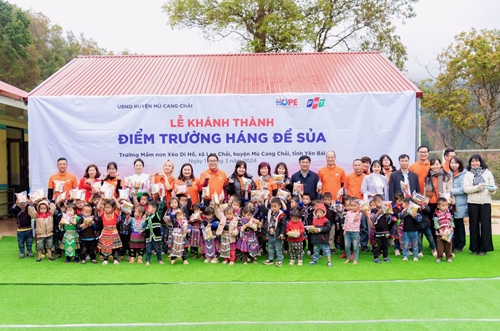 Khánh thành điểm trường mầm non cho học sinh nghèo huyện Mù Cang Chải