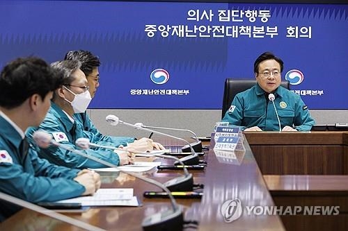 Chính phủ Hàn Quốc giữ nguyên tắc trong xử lý khủng hoảng y tế