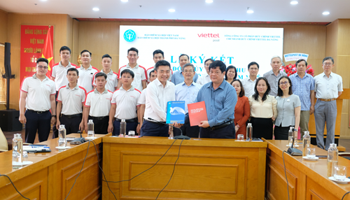 Ký kết hợp đồng ủy quyền thu BHXH, BHYT với Chi nhánh Bưu chính Viettel Đà Nẵng