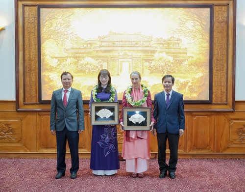 Vinh danh công dân danh dự tỉnh Thừa Thiên Huế