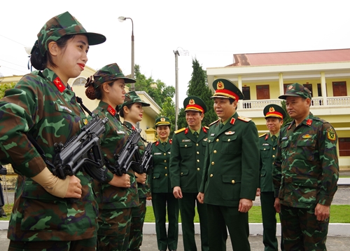 Gặp mặt nữ quân nhân tham gia diễu binh kỷ niệm chiến thắng Điện Biên