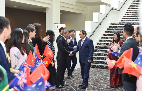 Thủ tướng gặp gỡ cán bộ, nhân viên Đại sứ quán và cộng đồng người Việt Nam tại Australia