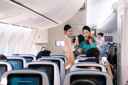 Vietnam Airlines lan tỏa thông điệp bình đẳng giới trên các chuyến bay ngày 8 3