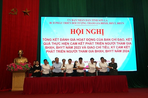 BHXH Sơn La ký cam kết hoàn thành các chỉ tiêu tham gia BHXH, BHYT năm 2024