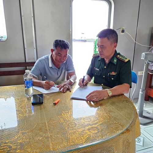 Bộ đội Biên phòng TP Hồ Chí Minh bắt giữ phương tiện vận chuyển cát trái phép