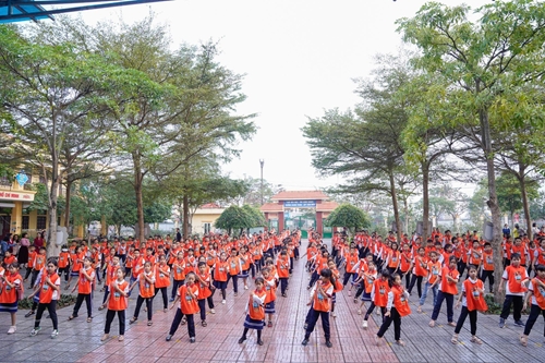 Tiết mục đồng diễn flashmob kỷ niệm 70 năm chiến thắng điện biên xác lập kỷ lục Việt Nam