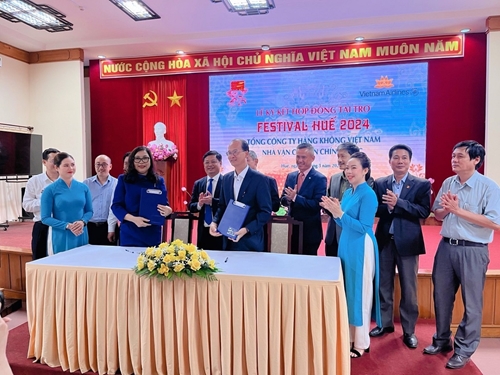 Vietnam Airlines tiếp tục đồng hành cùng Festival Huế