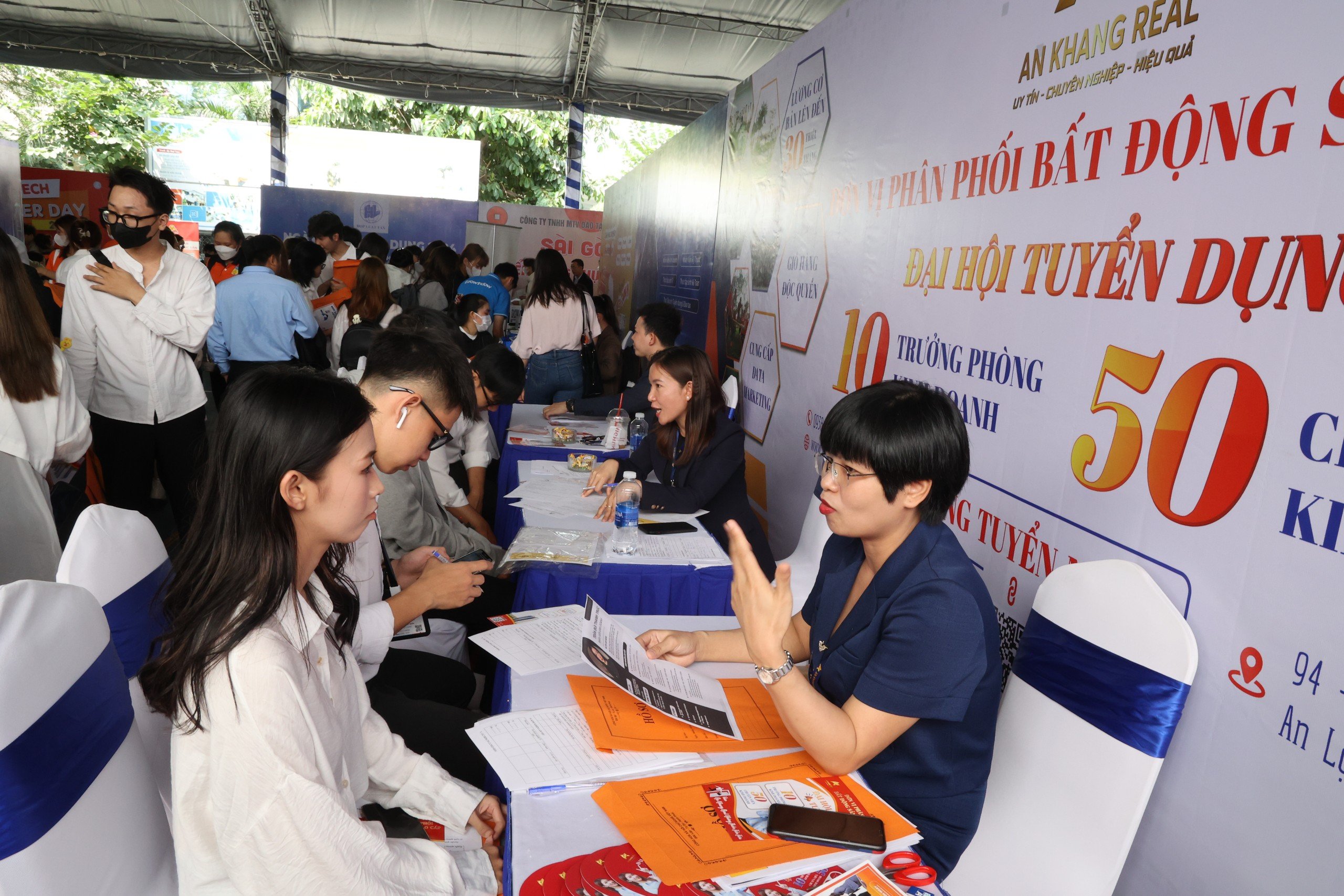 Hơn 5.200 vị trí việc làm tại Ngày hội tuyển dụng chuyên ngành kinh tế – Báo Điện tử Đảng Cộng sản Việt Nam
