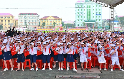 7 tuần thi đua cao điểm của thiếu nhi Việt Nam chào mừng 70 năm Chiến thắng lịch sử Điện Biên Phủ