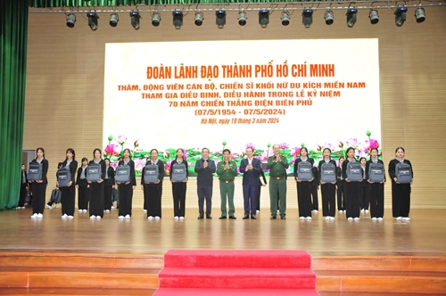 Đoàn lãnh đạo TP Hồ Chí Minh thăm, động viên cán bộ, chiến sĩ Khối nữ du kích miền Nam