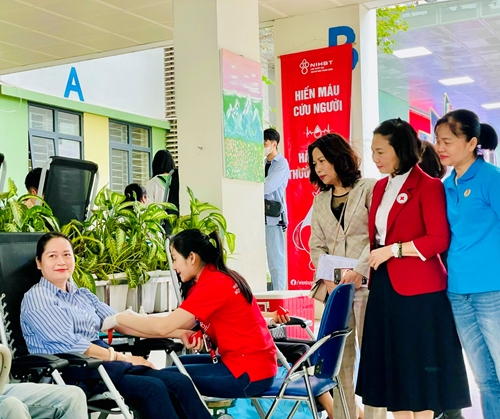 Công nhân viên chức lao động quận Ba Đình Hà Nội hiến 537 đơn vị máu