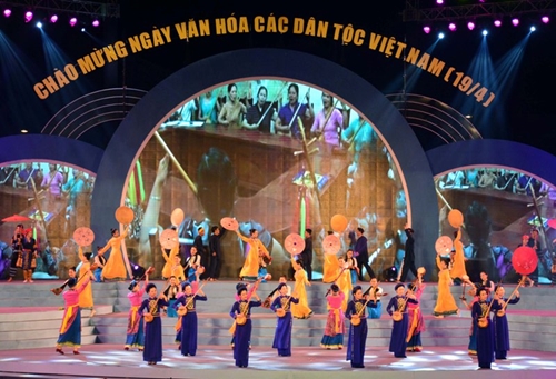 Hơn 300 đồng bào tham gia Ngày Văn hóa các dân tộc Việt Nam 19 4