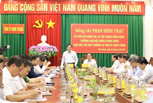 Đồng chí Phan Đình Trạc làm việc với Ban Thường vụ Tỉnh ủy Ninh Thuận
