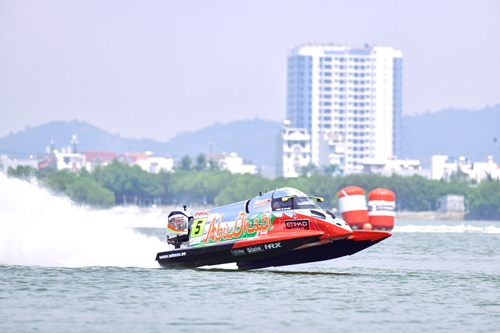 Vòng phân hạng giải đua thuyền máy UIM F1H2O Đội Bình Định giành vị trí thứ 2 và 3