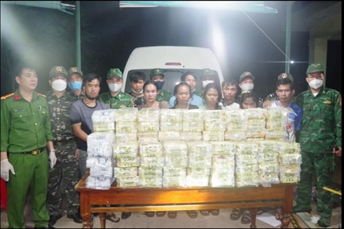 Bắt nhóm đối tượng vận chuyển 100 kg ma túy từ Lào sang Việt Nam