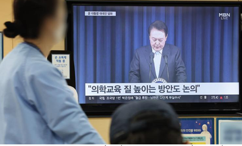 Chính phủ Hàn Quốc sẵn sàng đàm phán tăng chỉ tiêu tuyển sinh vào trường y
