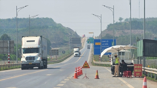2 địa phương không đồng tình cấm một số loại xe vào cao tốc Cam Lộ - La Sơn