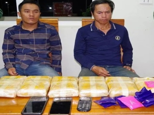 Bắt hai đối tượng người nước ngoài vận chuyển 36 000 viên ma túy vào Việt Nam