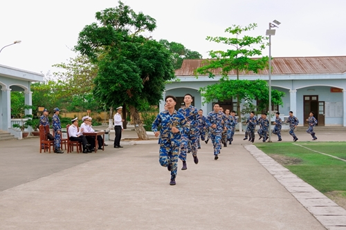 Kiểm tra công tác huấn luyện tại Lữ đoàn 147 hải quân