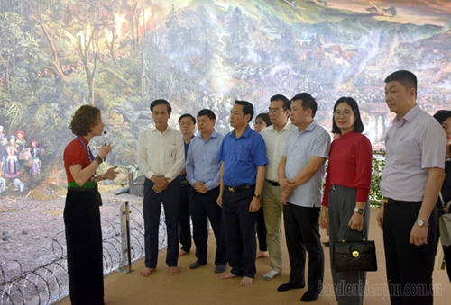 Đảng ủy khối các Cơ quan Trung ương thăm Chiến trường Điện Biên Phủ