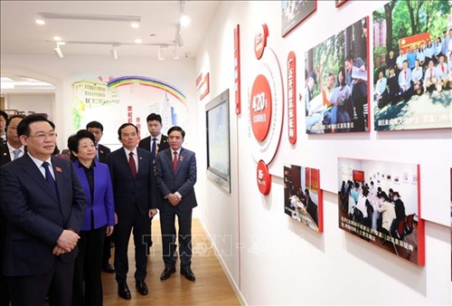 Chủ tịch Quốc hội thăm Trung tâm lập pháp Hồng Kiều, Thượng Hải