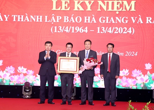 Kỷ niệm 60 năm thành lập Báo Hà Giang và ra số báo đầu tiên