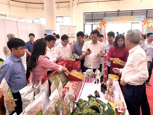 Hà Nội công nhận thêm 15 làng nghề và 104 sản phẩm OCOP đạt 4 sao