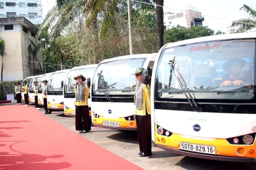 Thành phố Hồ Chí Minh khai thác xe điện chở khách du lịch