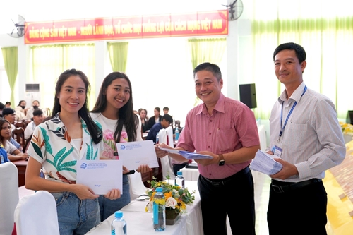 Vui Tết cổ truyền cùng sinh viên quốc tế và sinh viên dân tộc Khmer